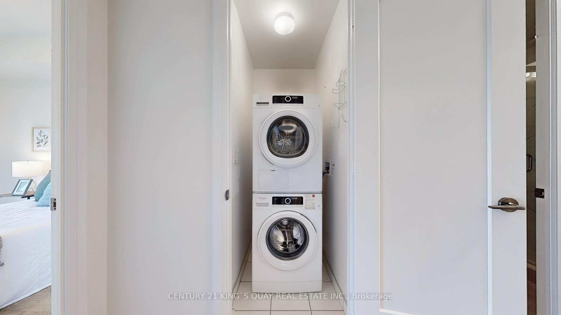 101 Erskine Avenue Unit 1404 photo 16
