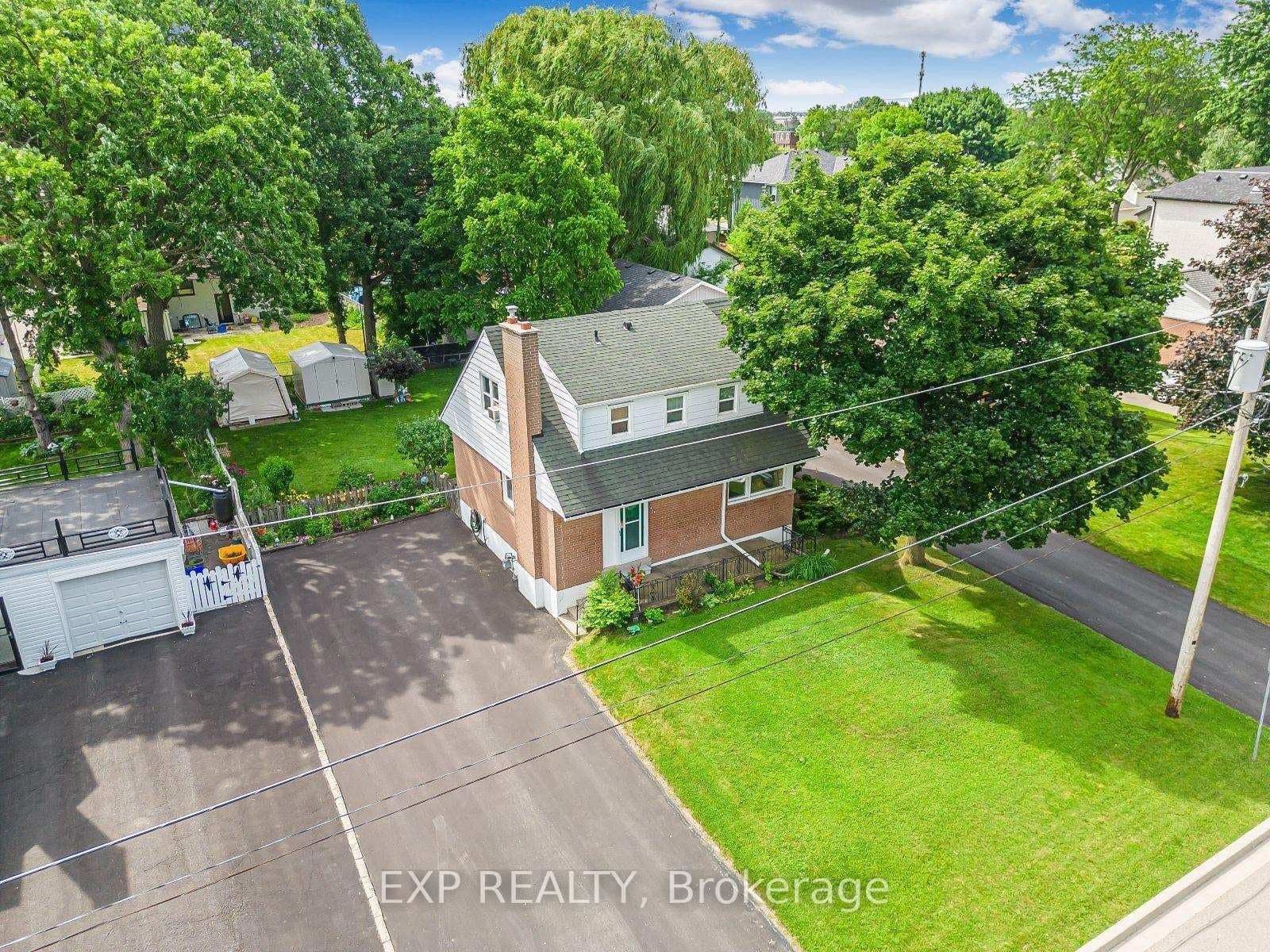 215 Elmwood Crescent photo 12