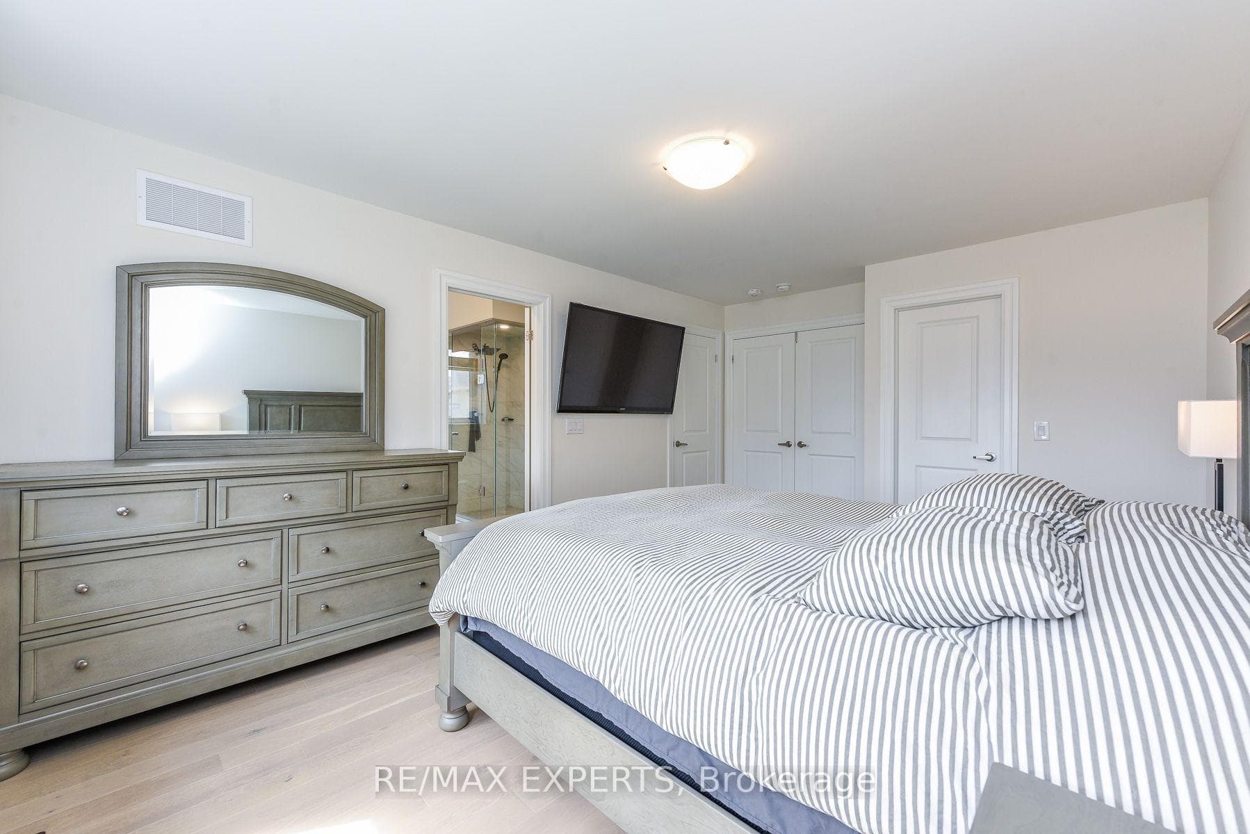 43 Grassbank Road photo 28