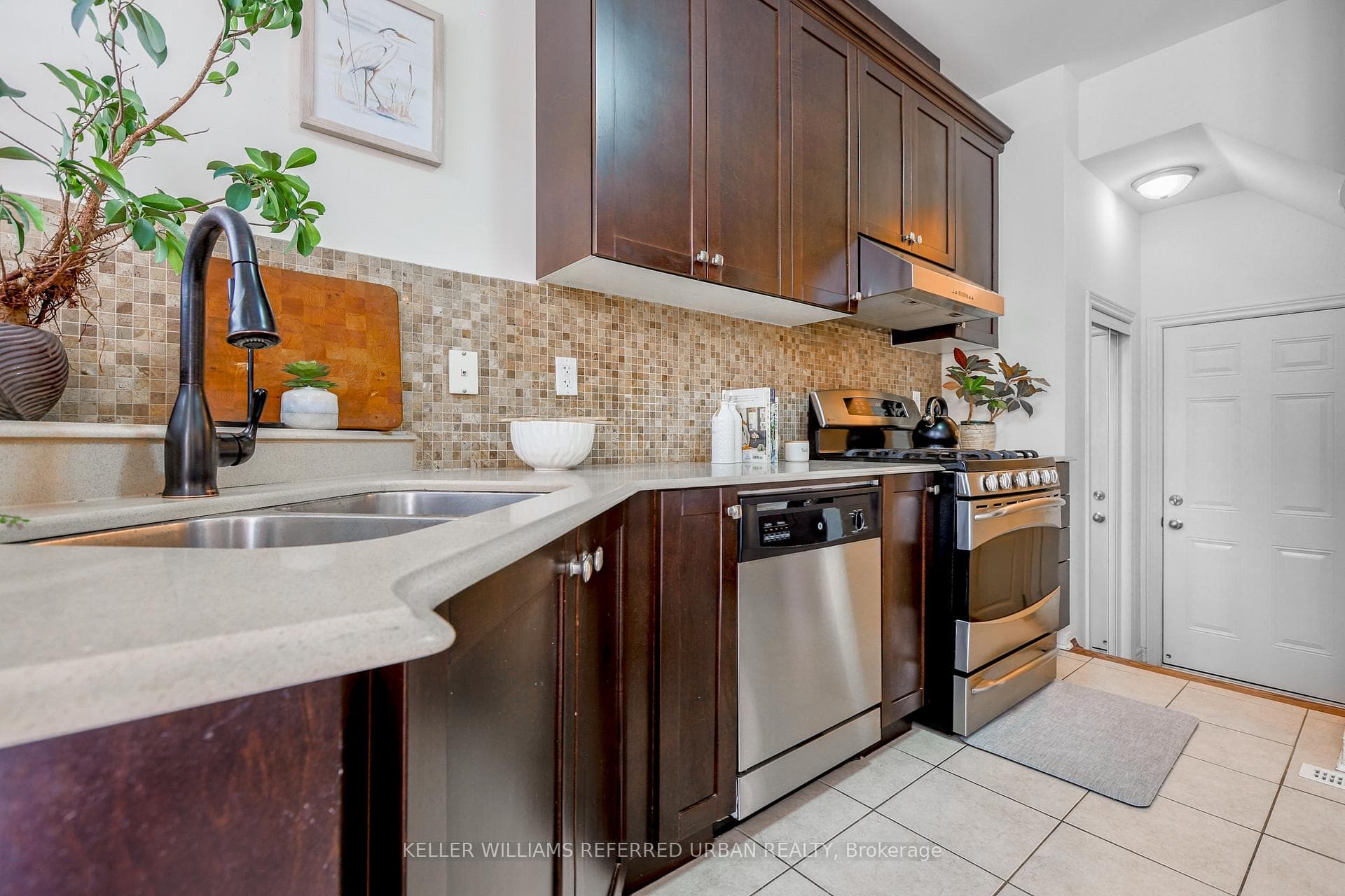 23 Fitzroy Avenue photo 17