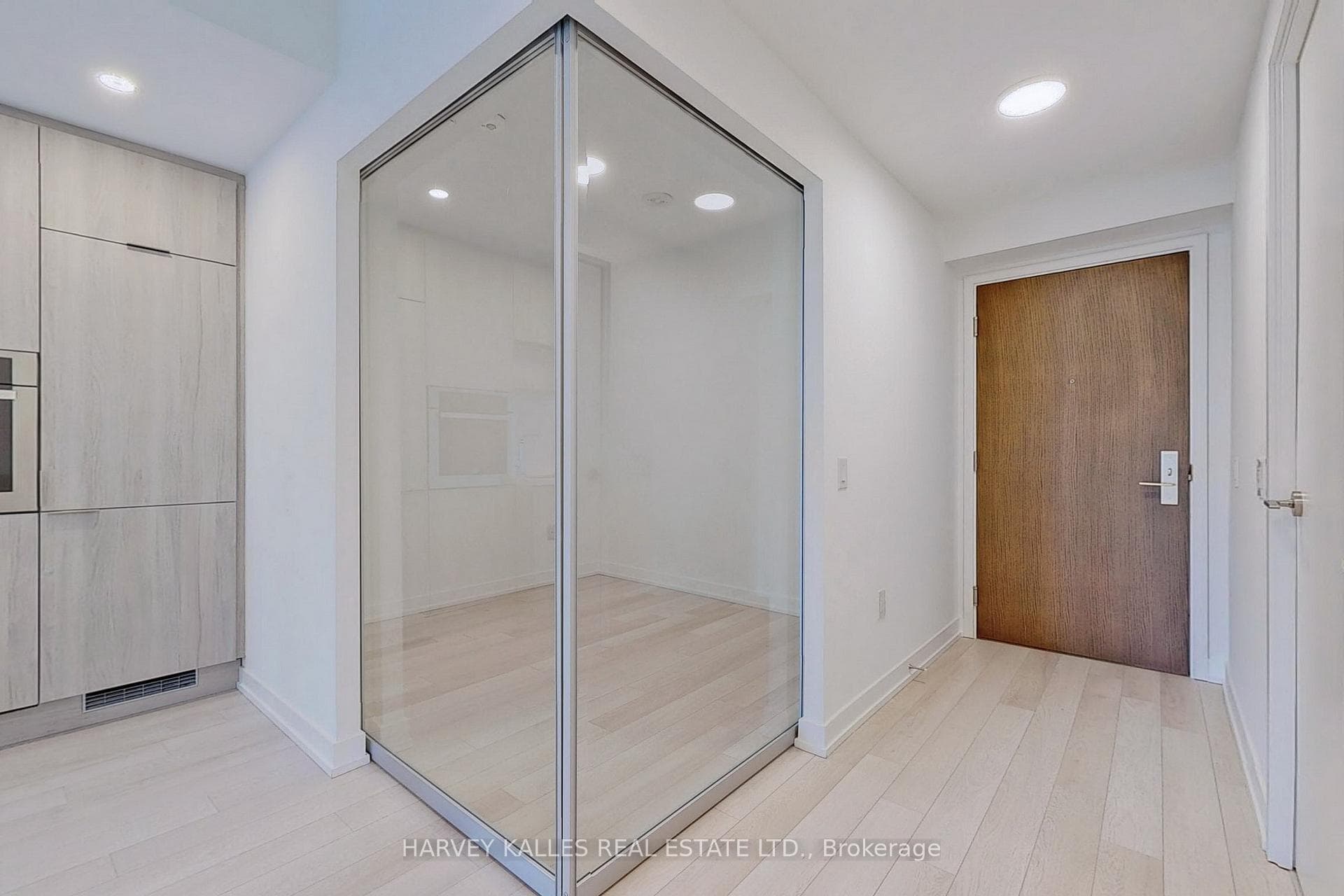 39 Roehampton Avenue Unit 1410 photo 2