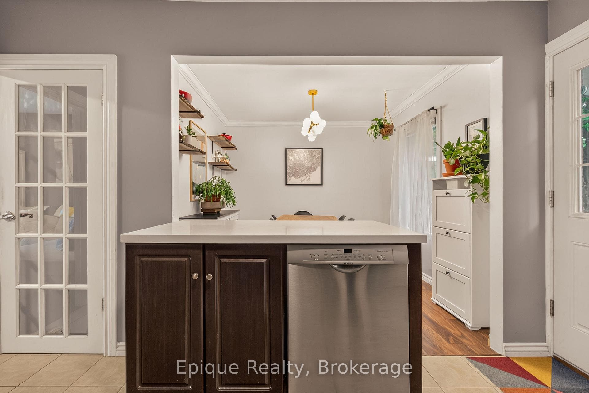 93 Graham Avenue photo 12