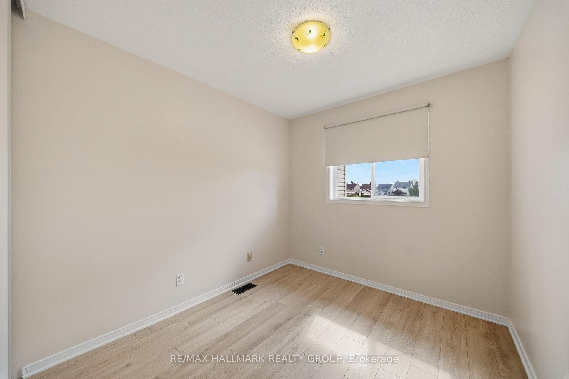 902 Paradise Crescent photo 20