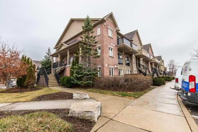 Welcome to 272-4975 Southampton Dr Mississauga