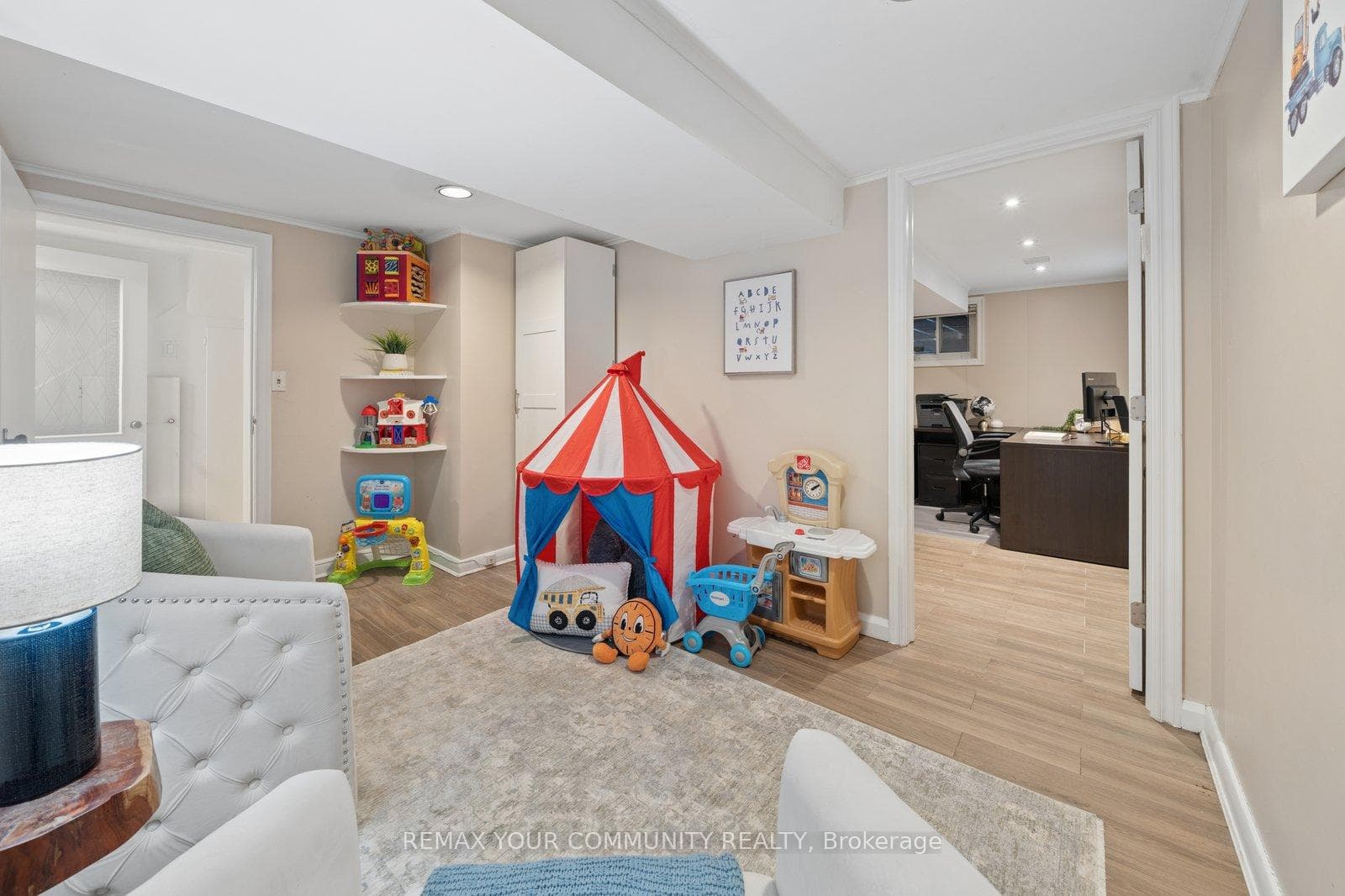 19 Newbury Lane photo 30