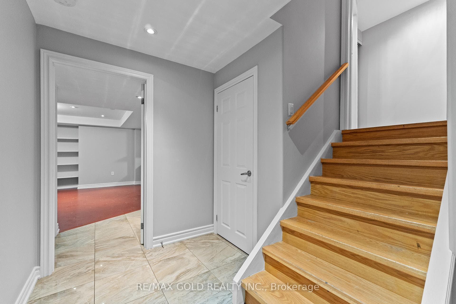 2 Revelstoke Place photo 37