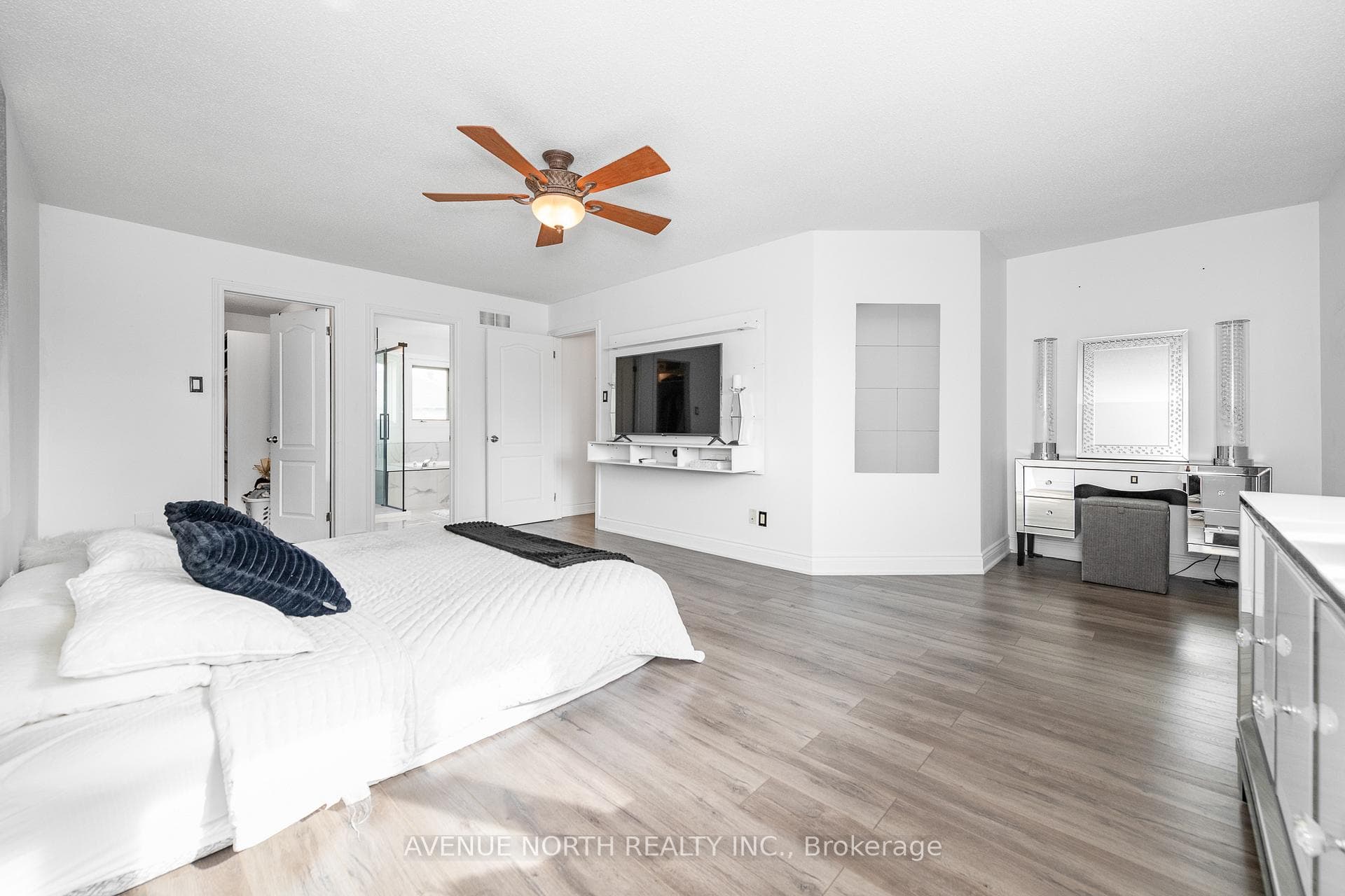 2163 Johnston Road photo 32