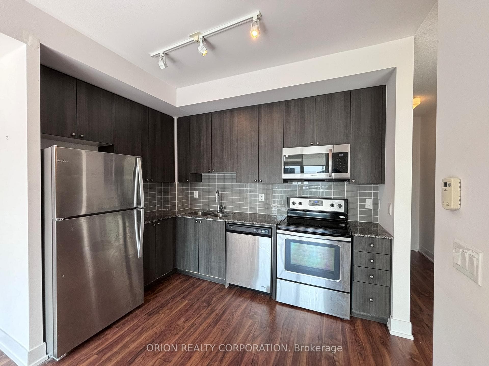 68 Merton Street Unit 1007 photo 3