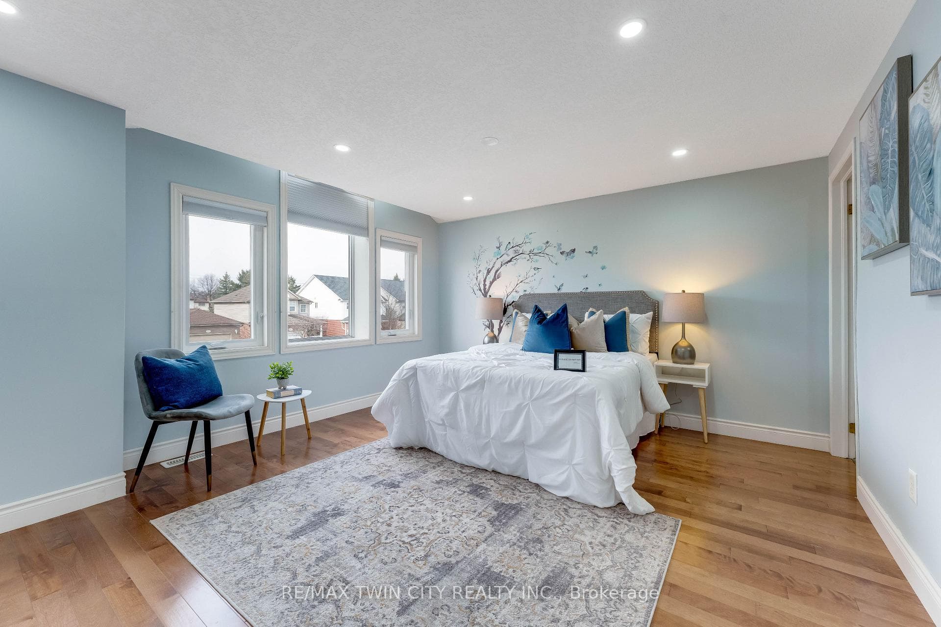 135 Veronica Drive photo 16