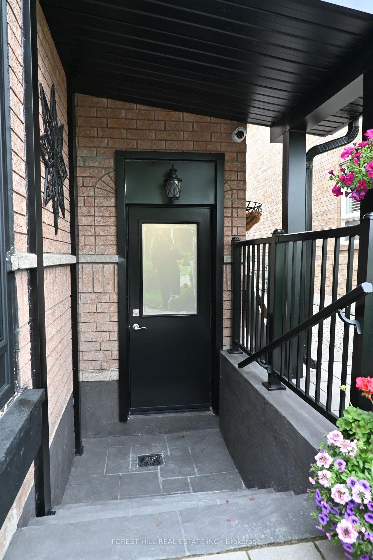 1107 Costigan Road photo 3