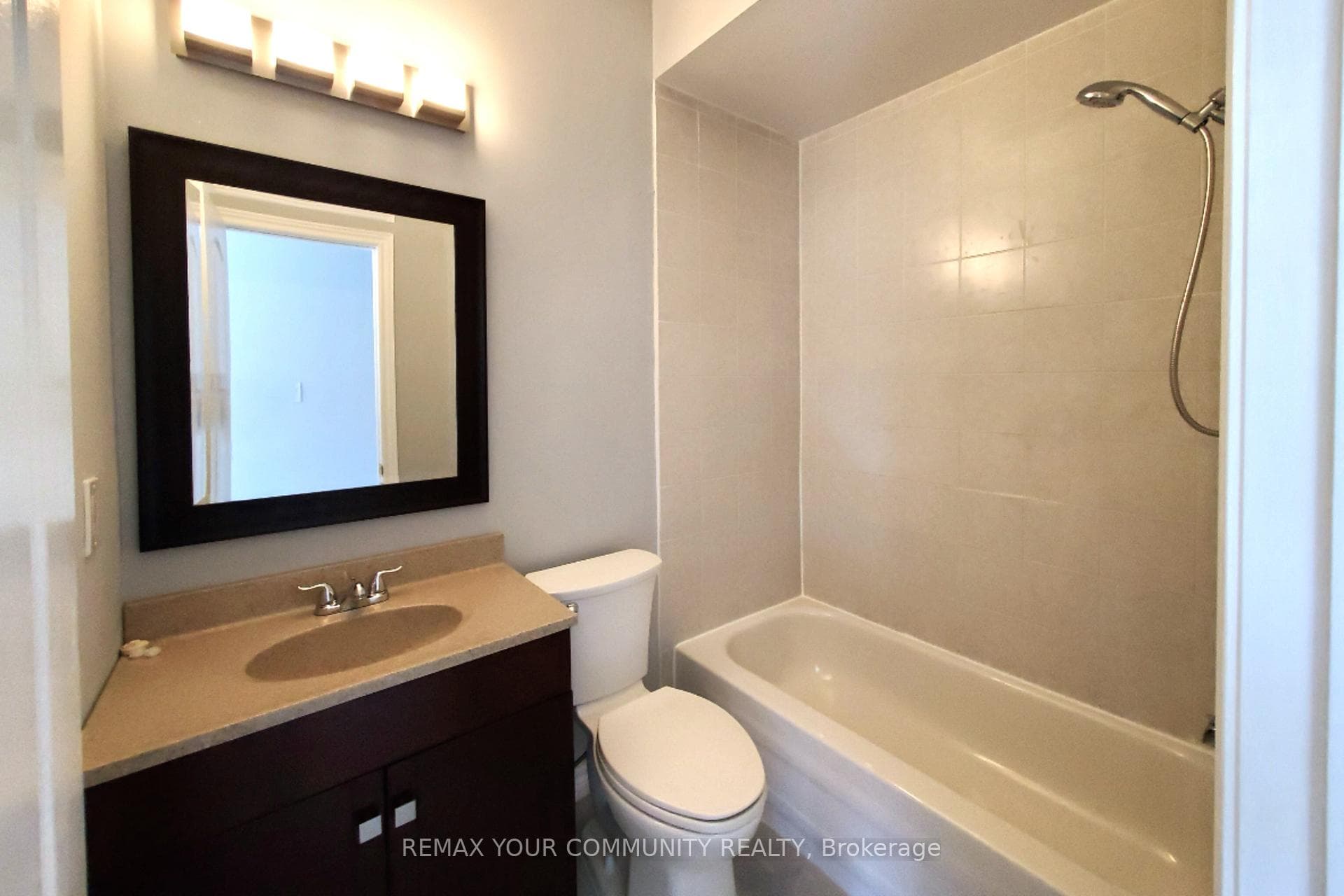 48 Belwood Boulevard Unit Upper photo 13