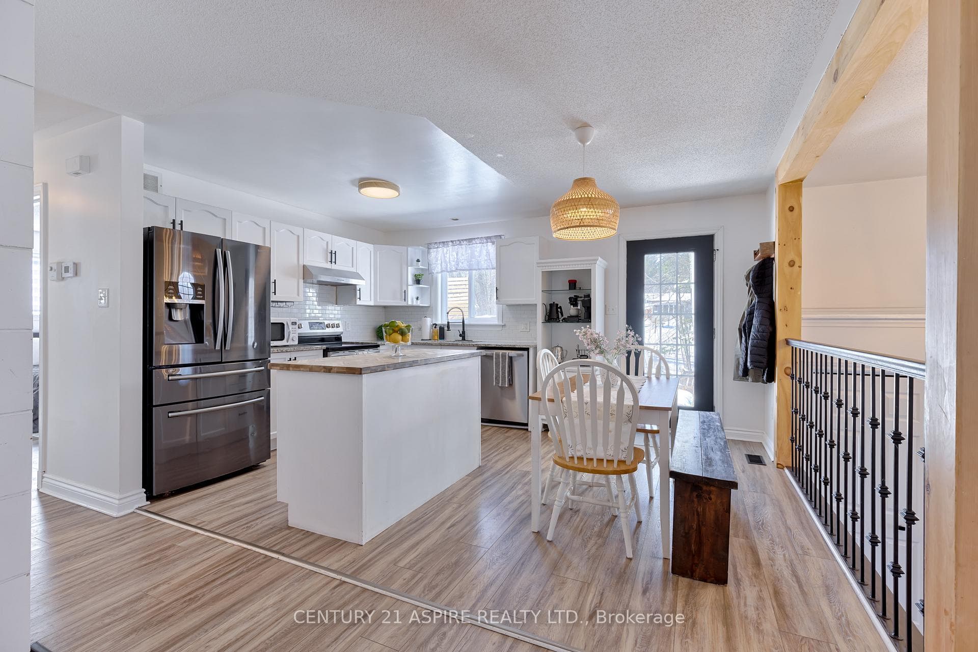 1256 Victoria Street photo 9