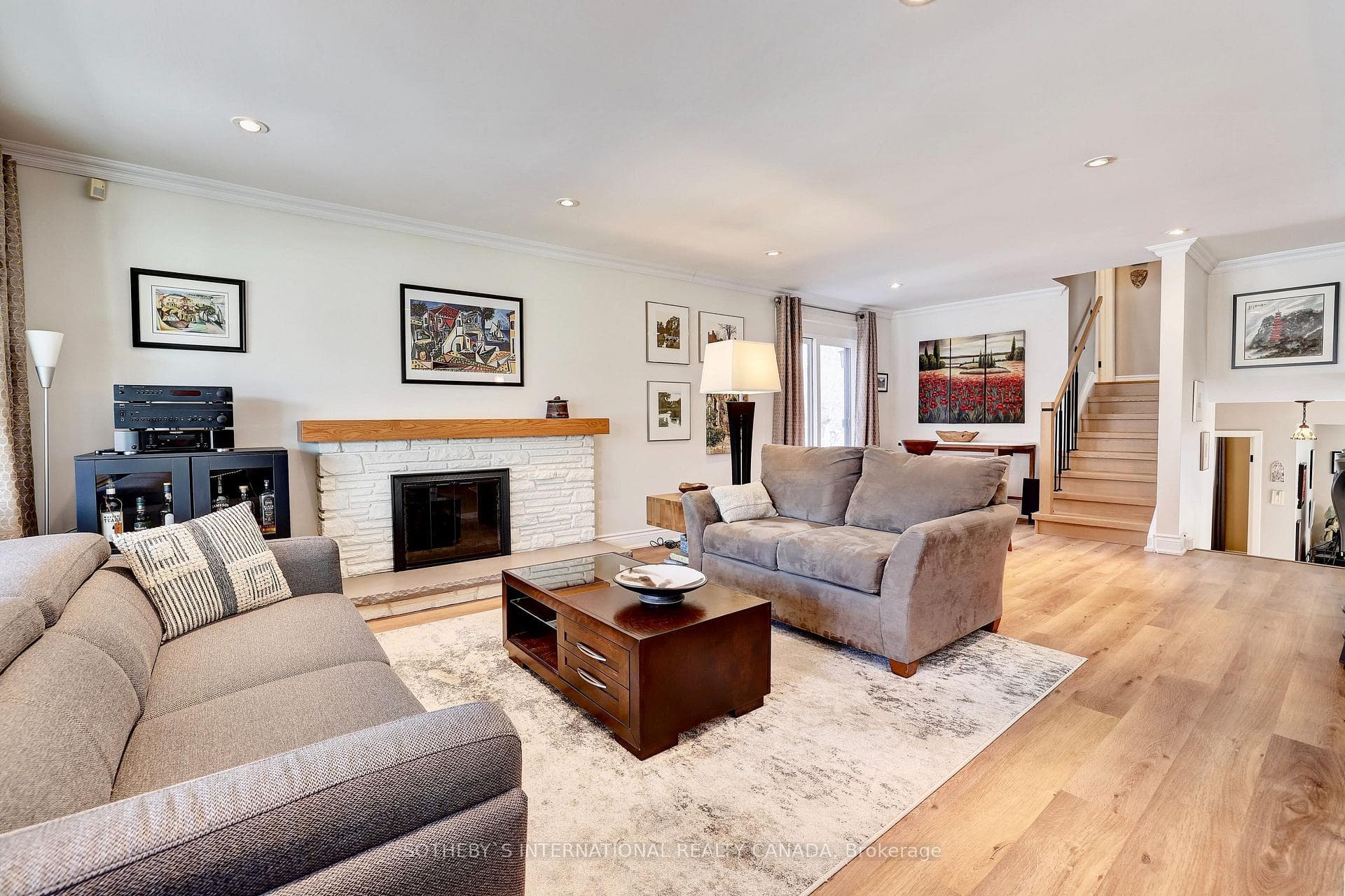 1908 Truscott Drive photo 4