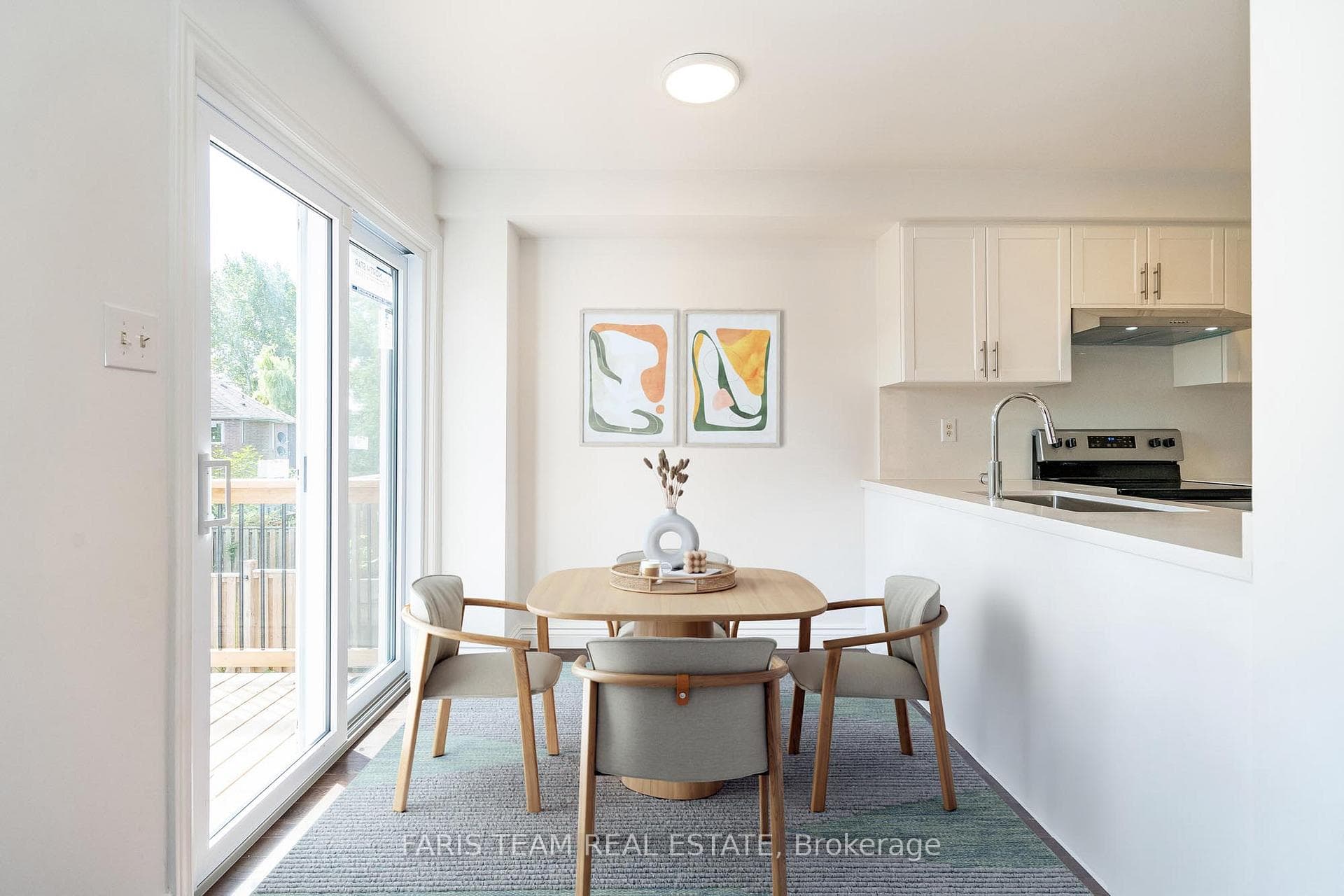 251 Warner Crescent photo 7