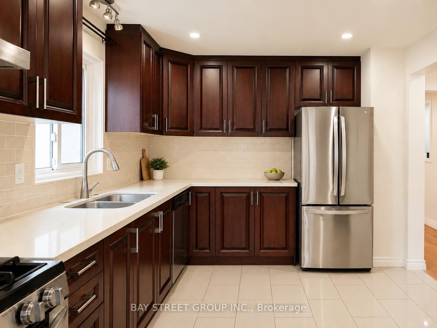 82 Radwell Crescent photo 11