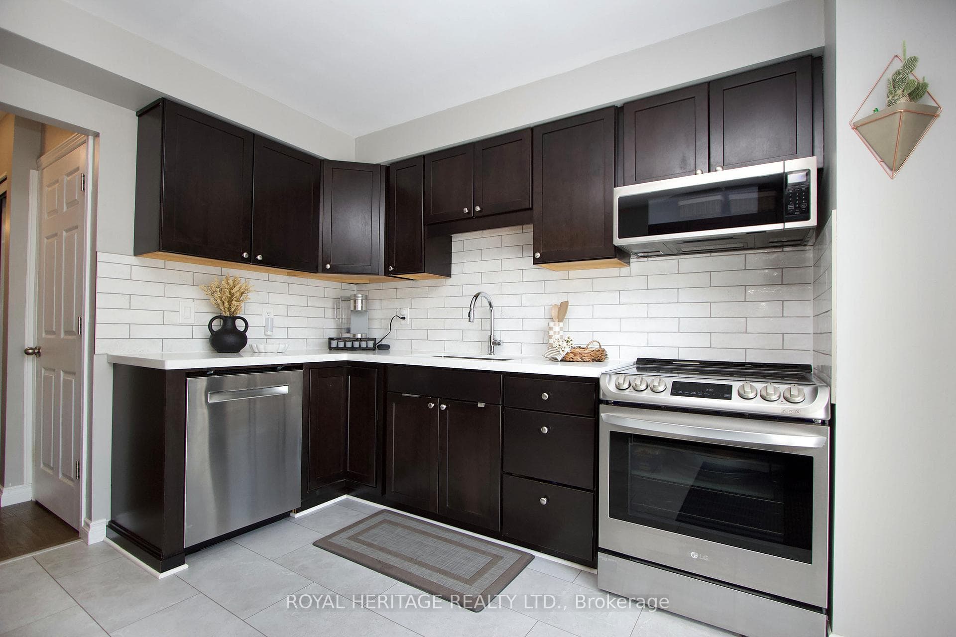 3 Hillhurst Crescent photo 10