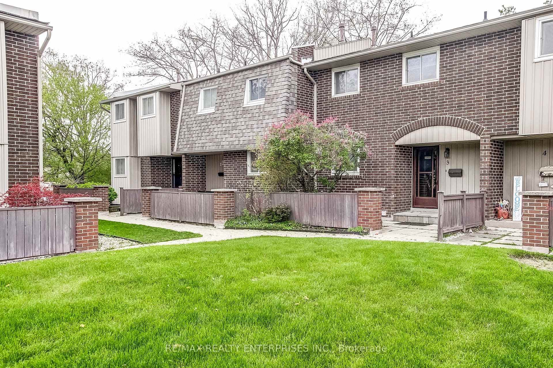 1306 Guelph Line Unit 2 photo 1