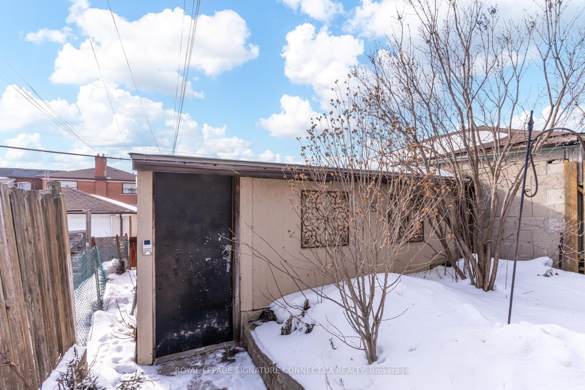 158 McRoberts Avenue photo 32