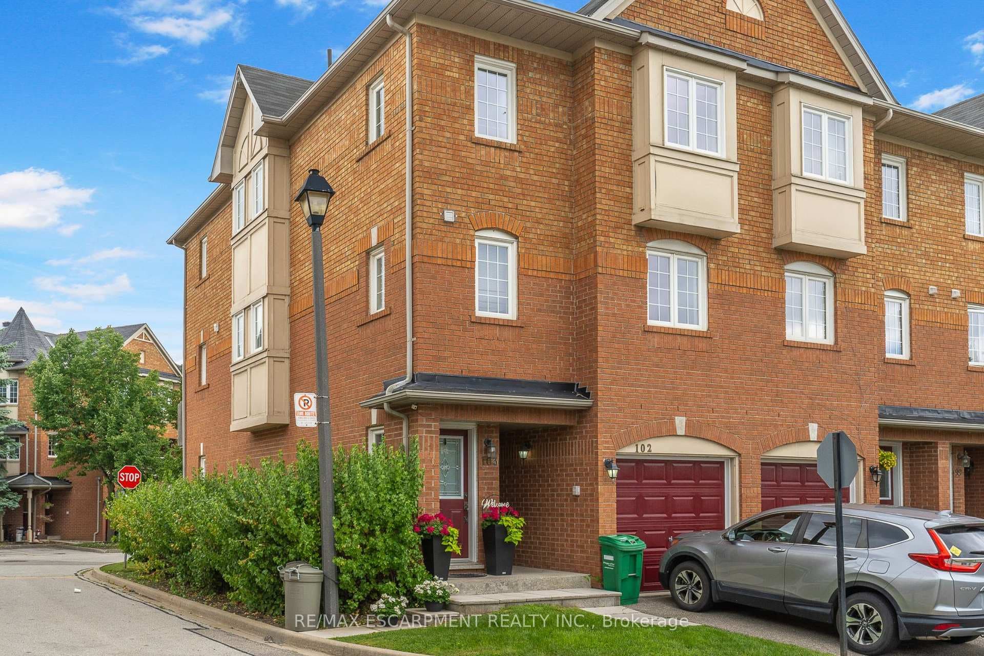 6950 Tenth Line Unit 103 photo 1