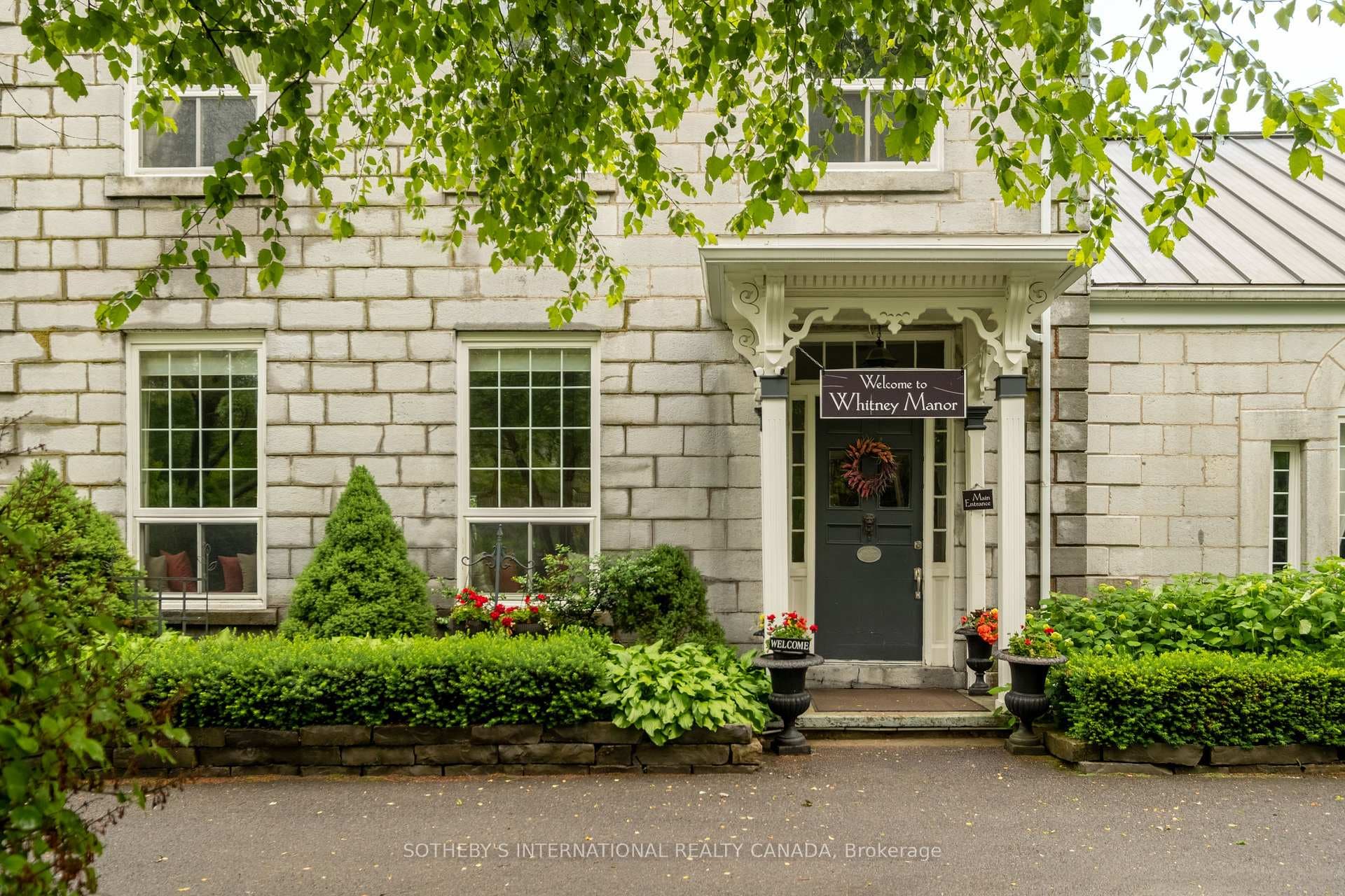 8 Starr Place photo 3
