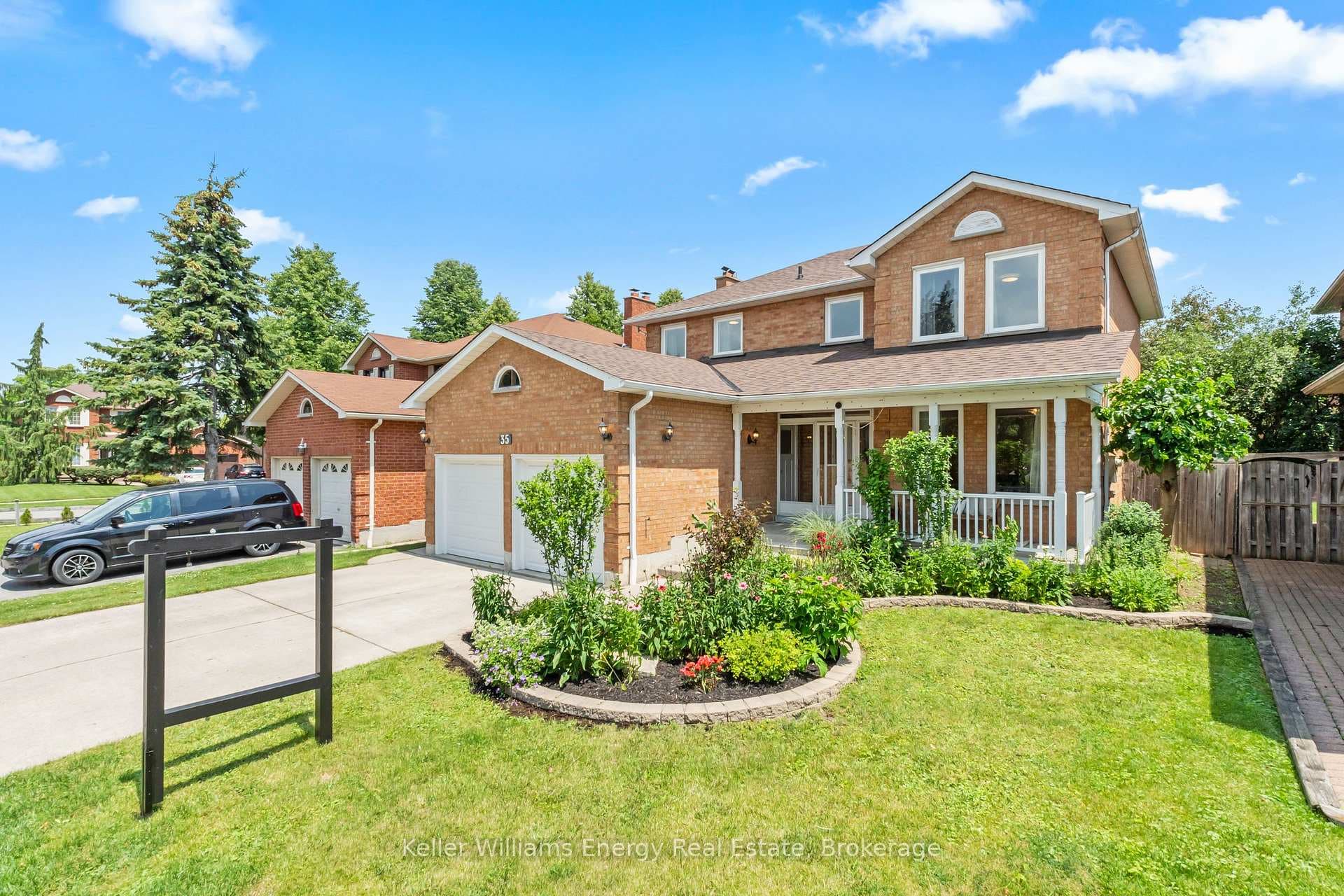 35 William Stephenson Drive photo 2