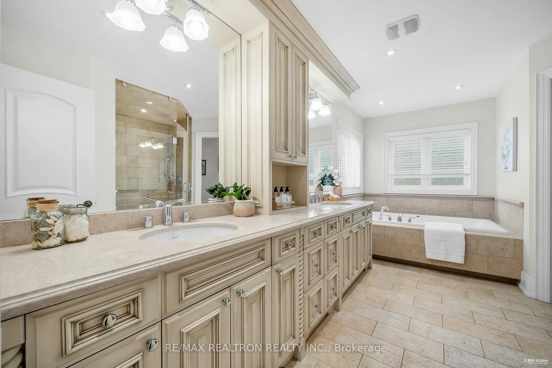 170 Florence Avenue photo 41