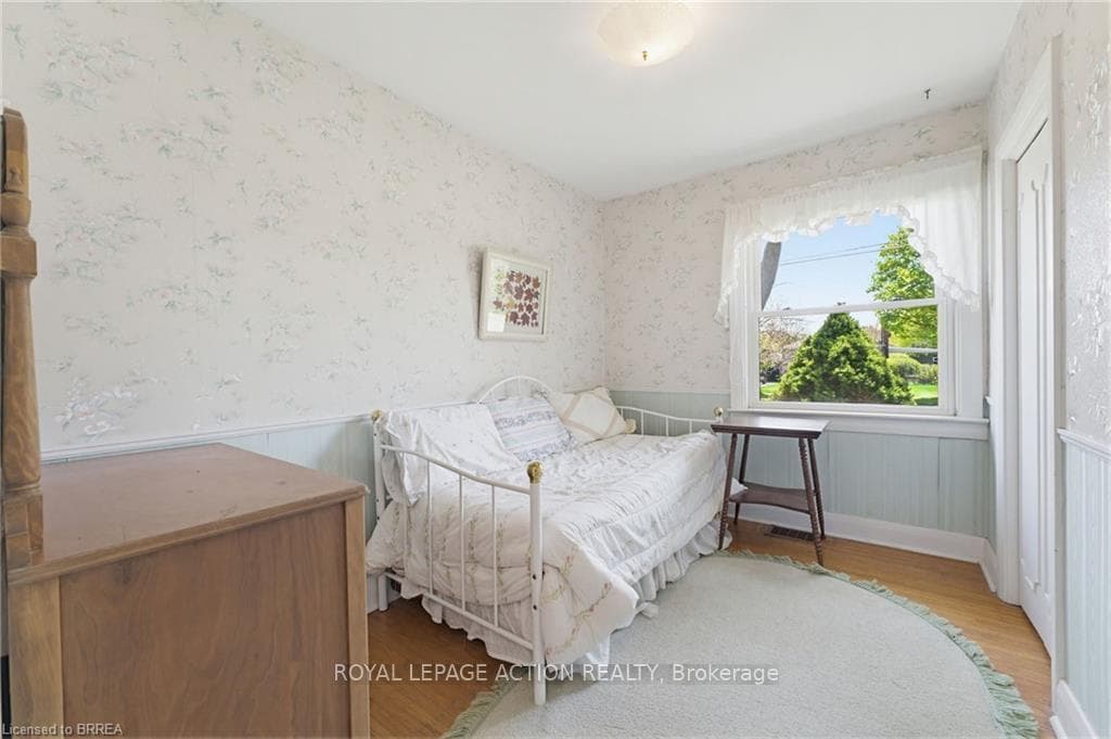 90 Henderson Avenue photo 20
