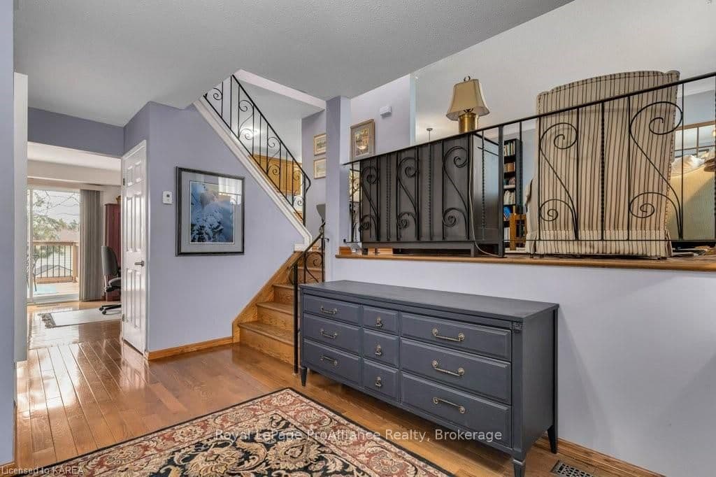 834 SANDRINGHAM Place photo 6