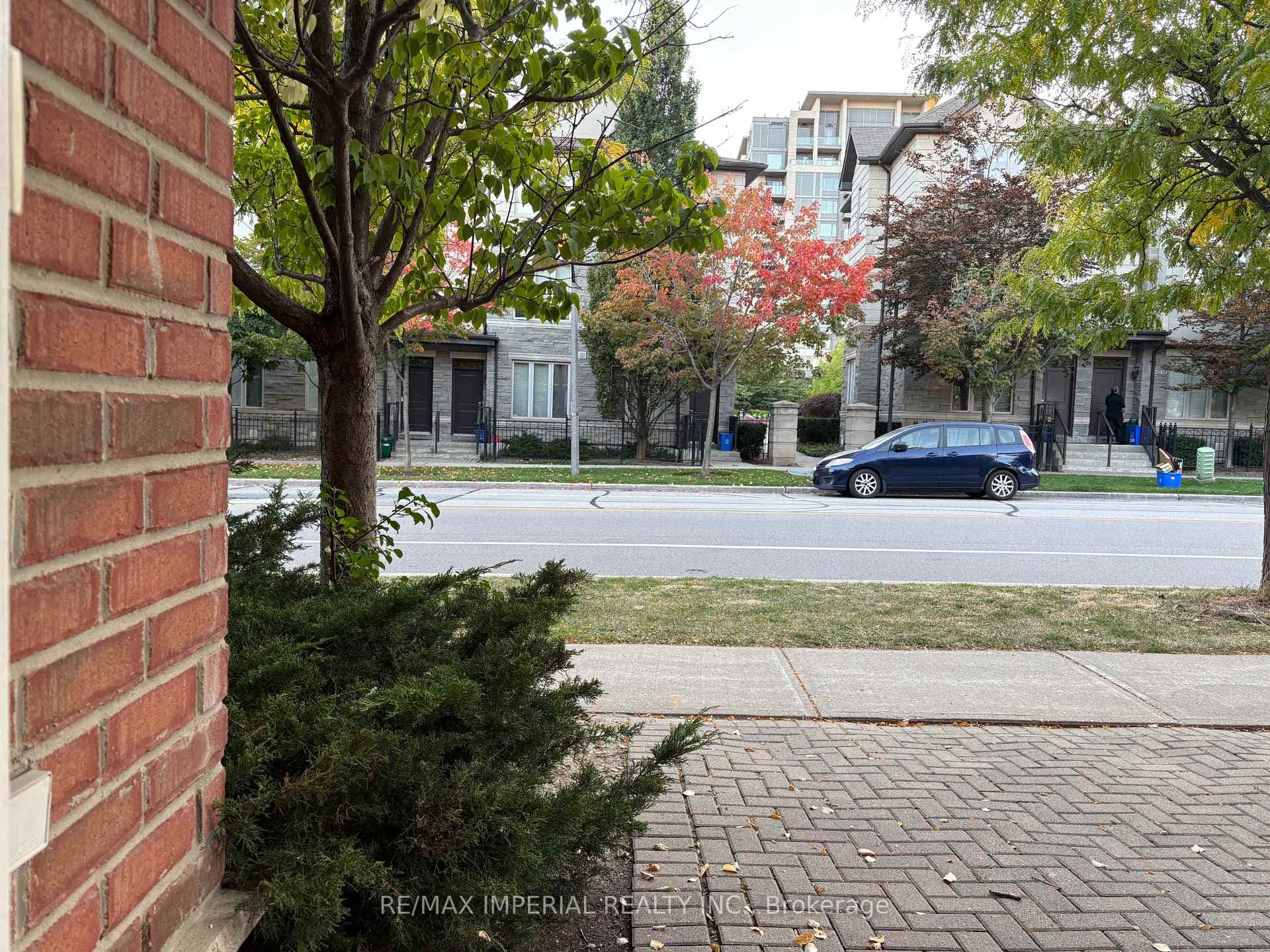 90 Leitchcroft Crescent photo 5