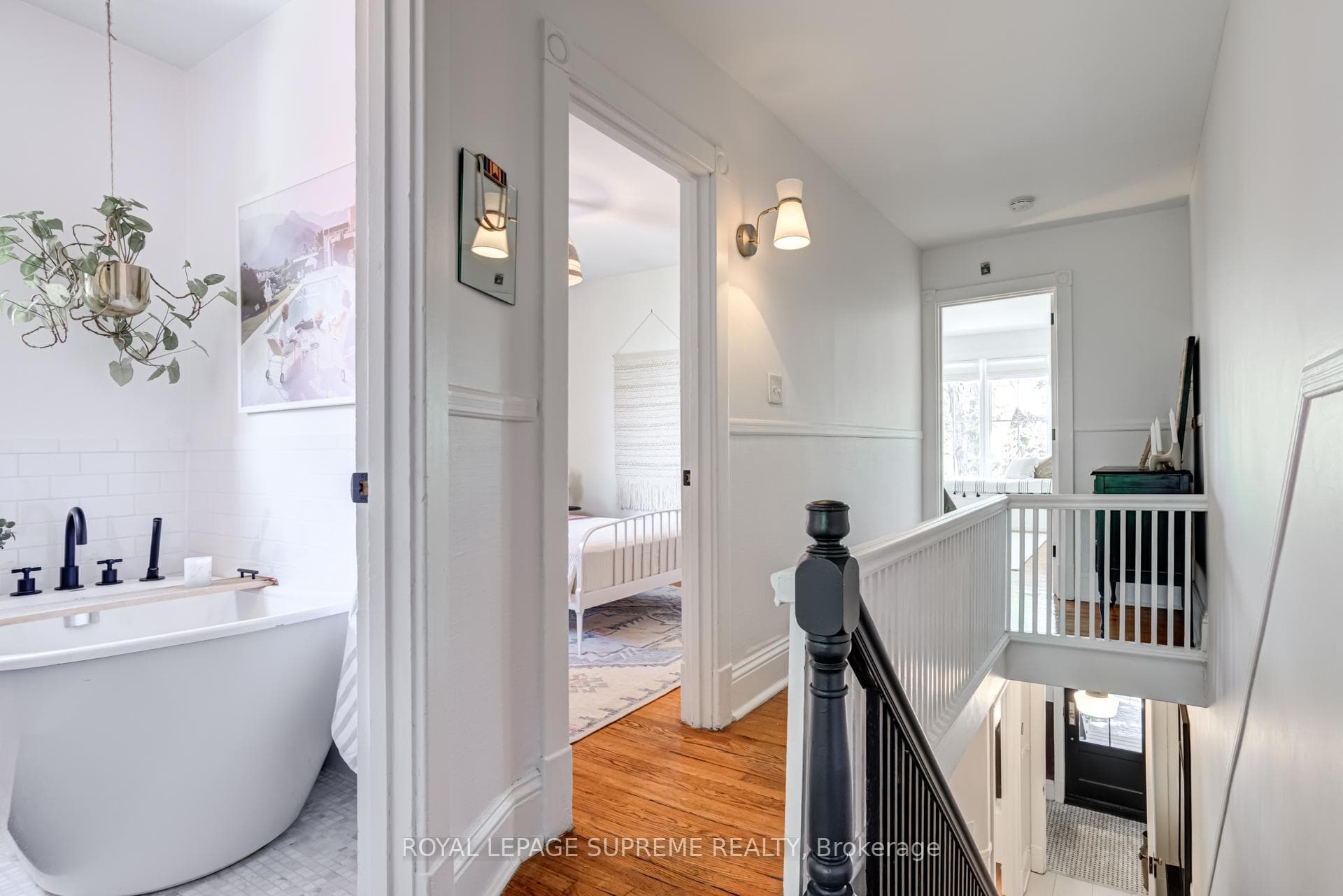 562 Gladstone Avenue photo 12