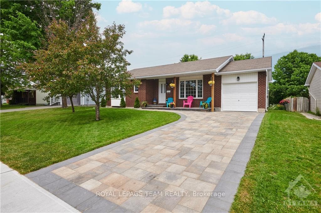 13 MAPLE Drive photo 3