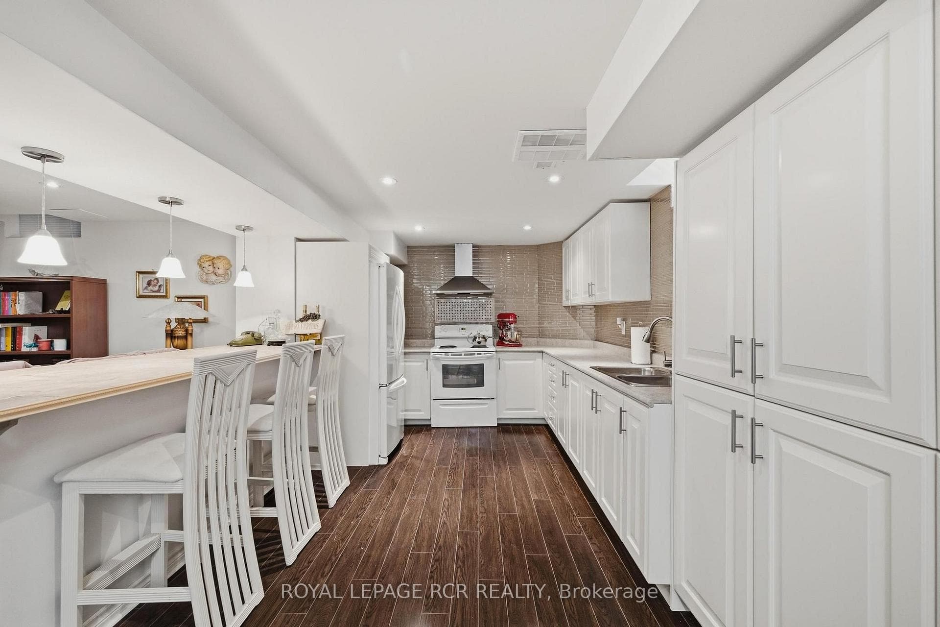194 Andy Crescent photo 27