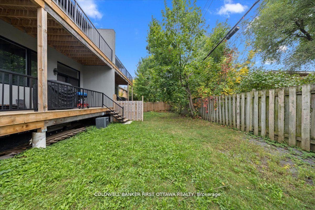 562 QUEEN MARY Street photo 38