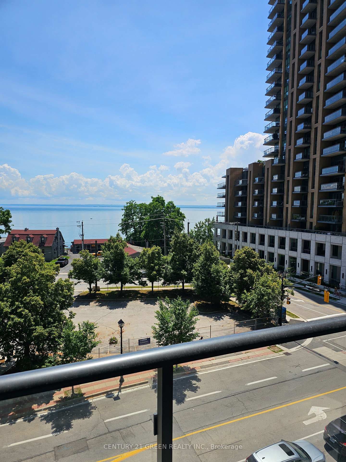 2075 Lakeshore Road Unit 412 photo 2