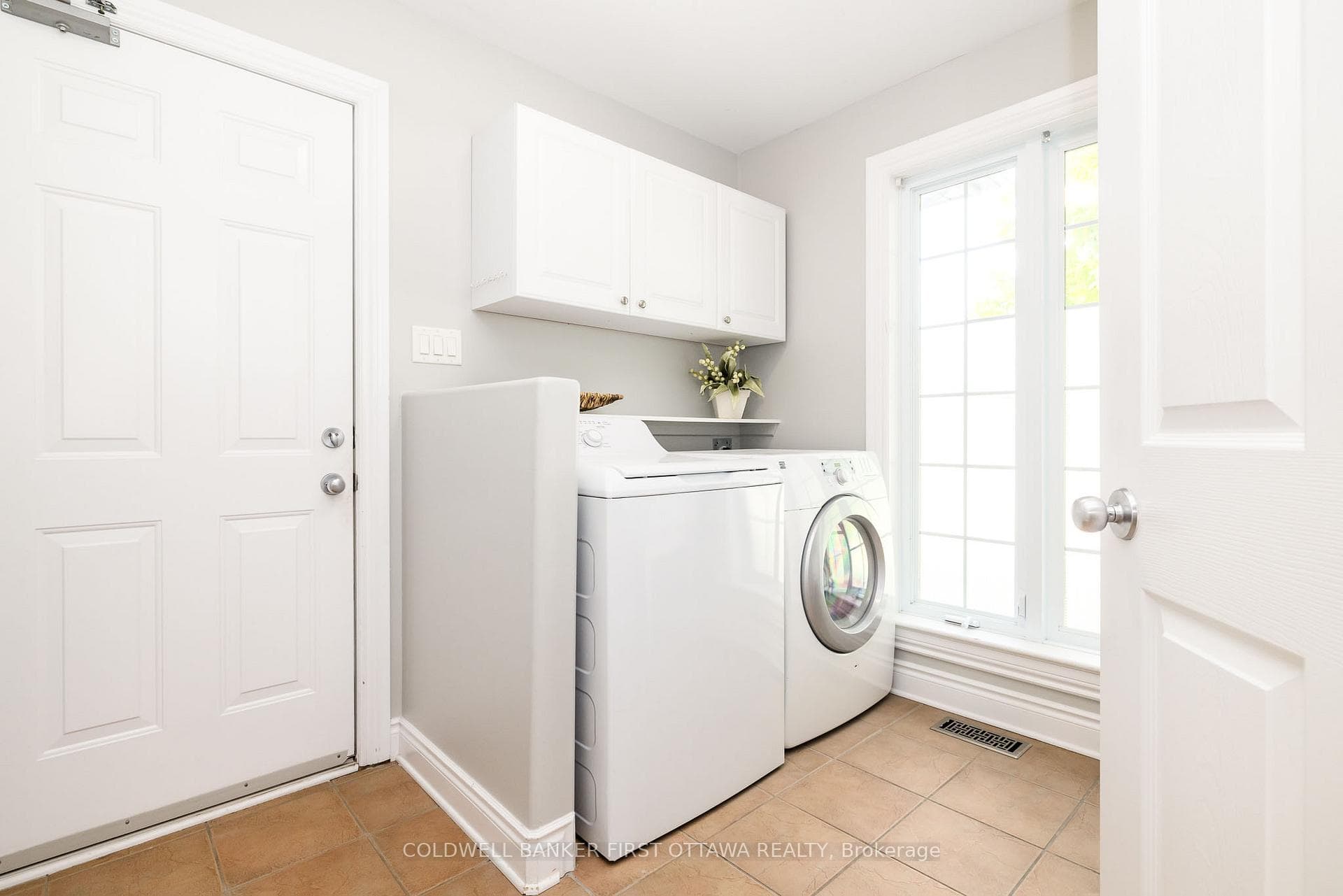187 GLENNCASTLE Drive photo 43
