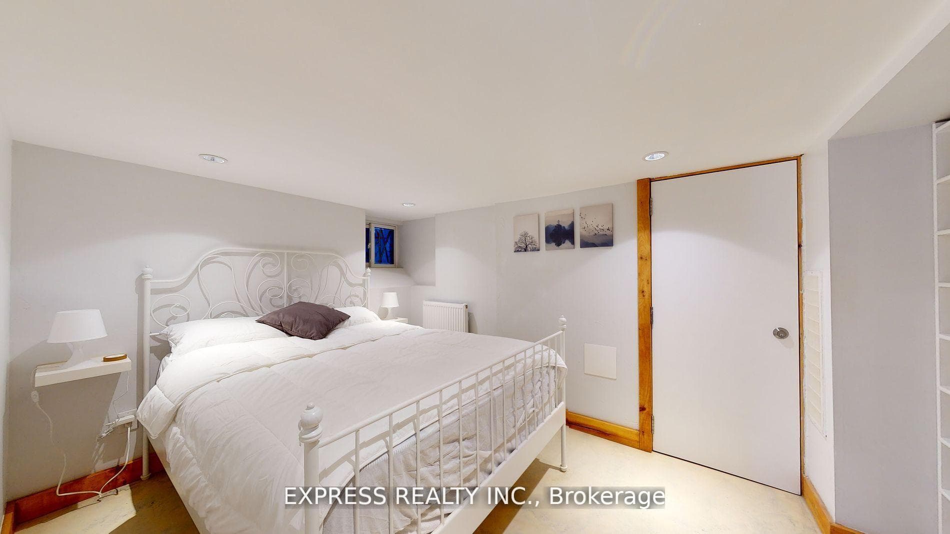 146 Blackthorn Avenue Unit Lower photo 7