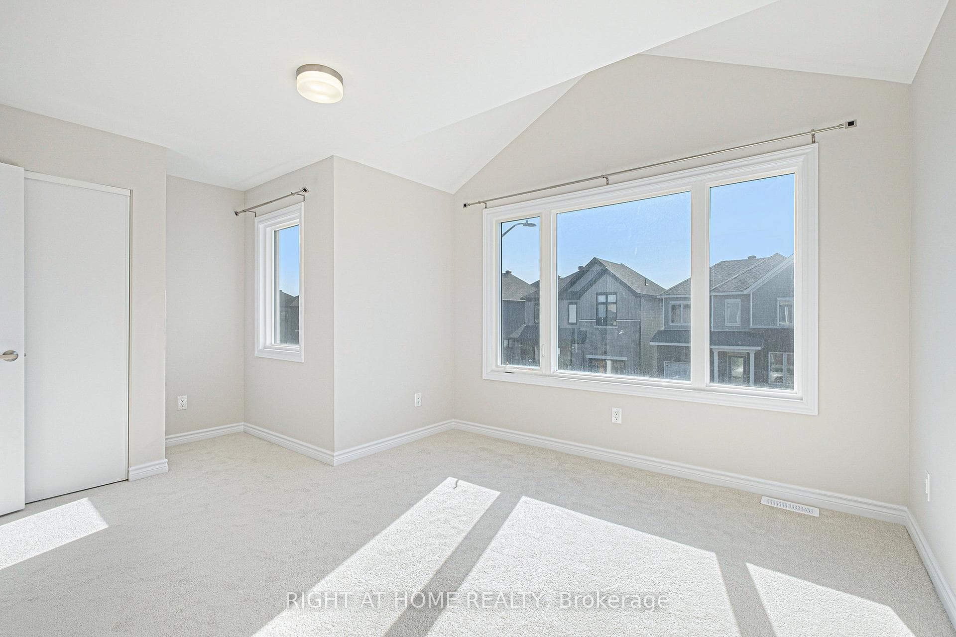 332 Peninsula Road photo 8