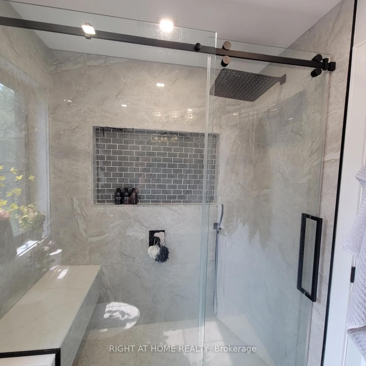 215 Bayview Avenue photo 39