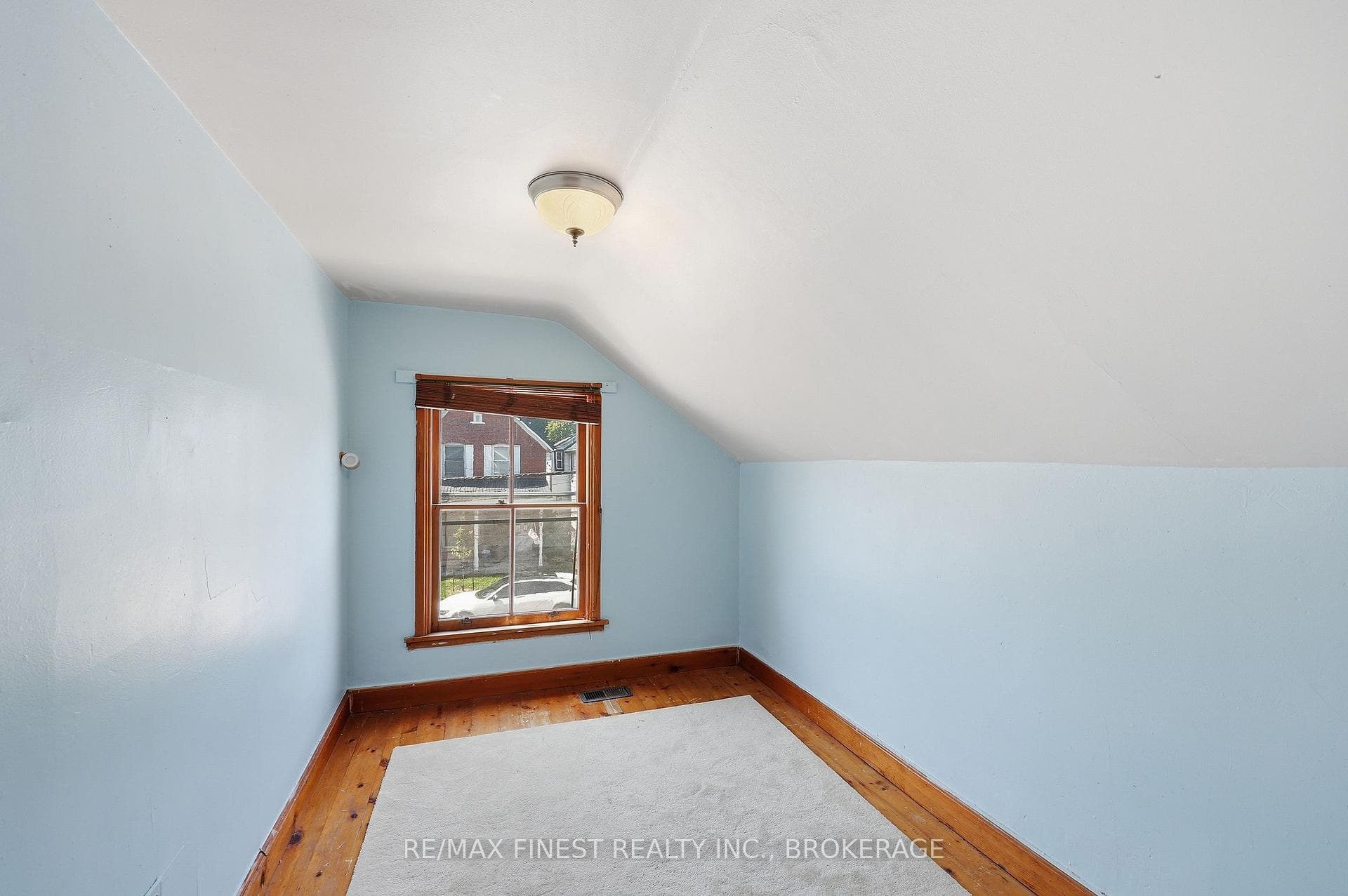 445 Albert Street photo 32
