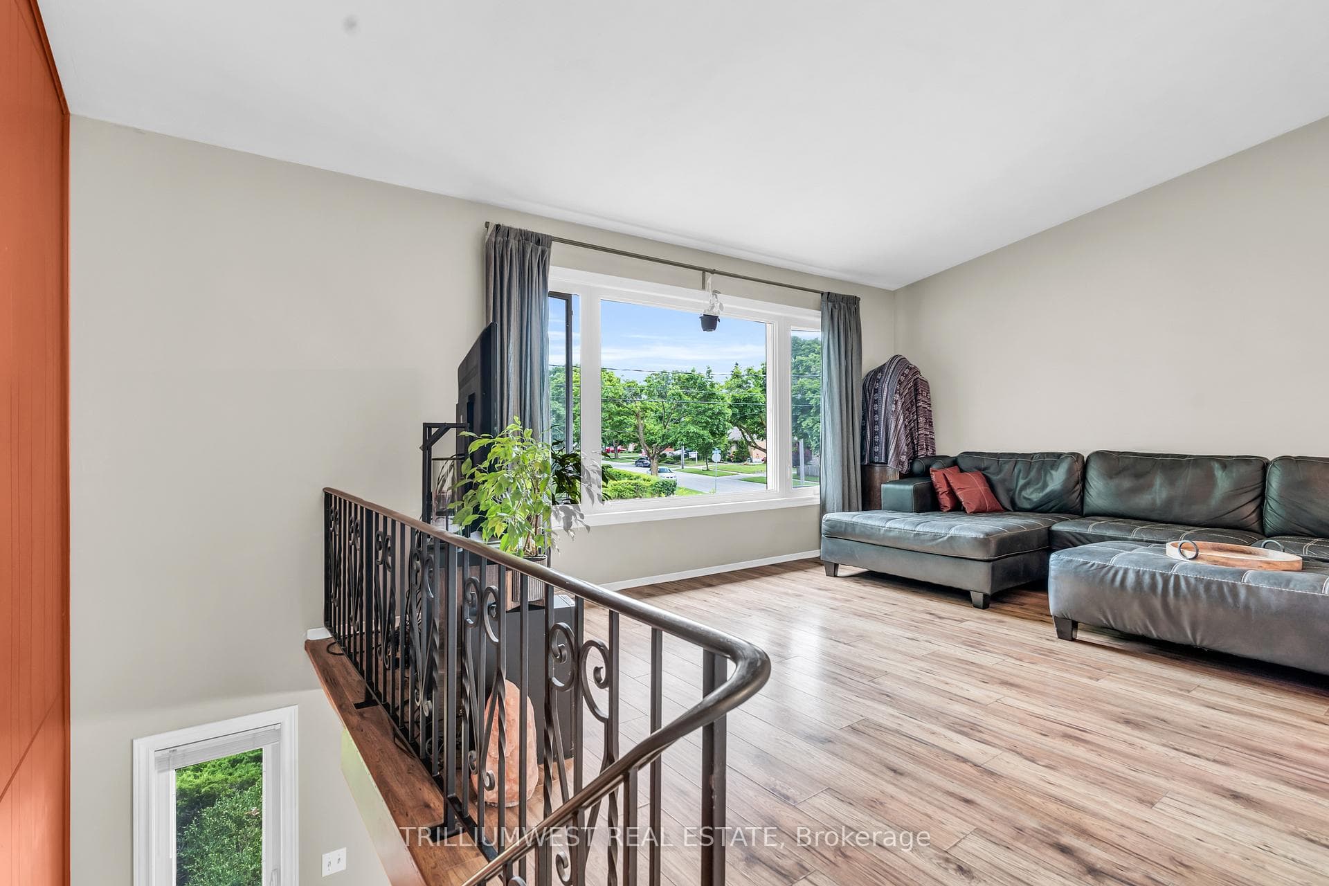227 Rosemount Drive photo 10
