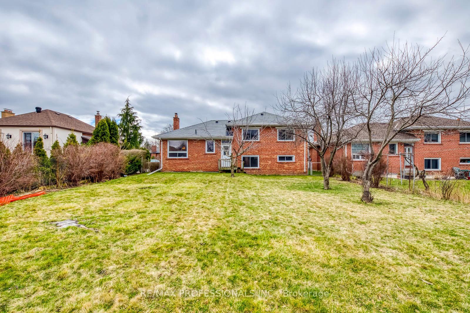 4022 Bloor Street photo 39