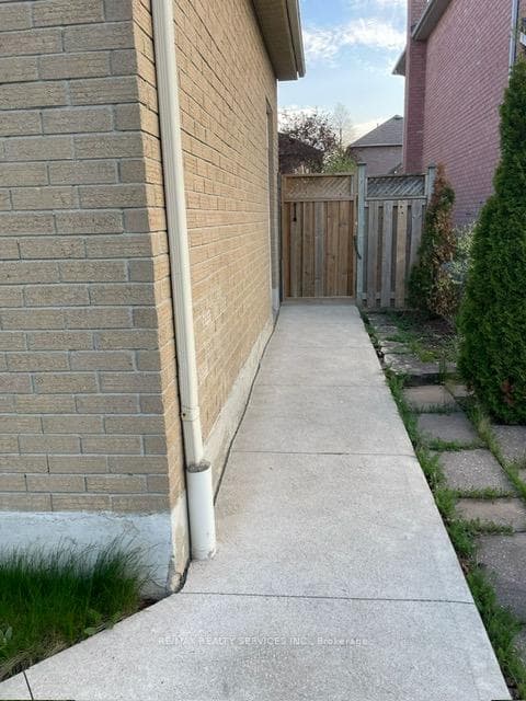 98 Nuffield Street Unit Bsmt photo 9