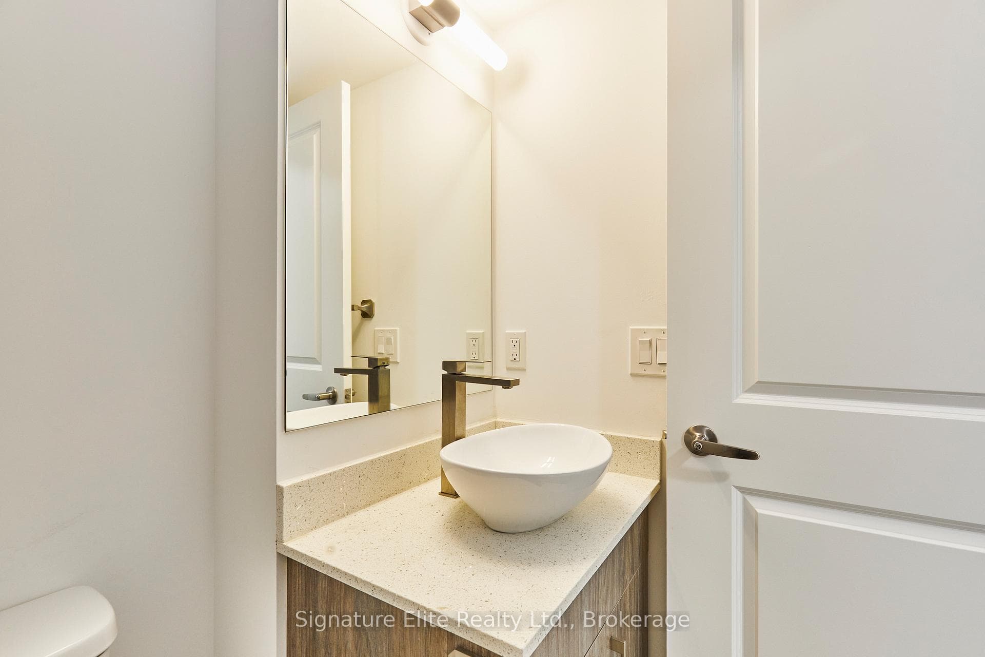 45 Connaught Avenue Unit 202 photo 19