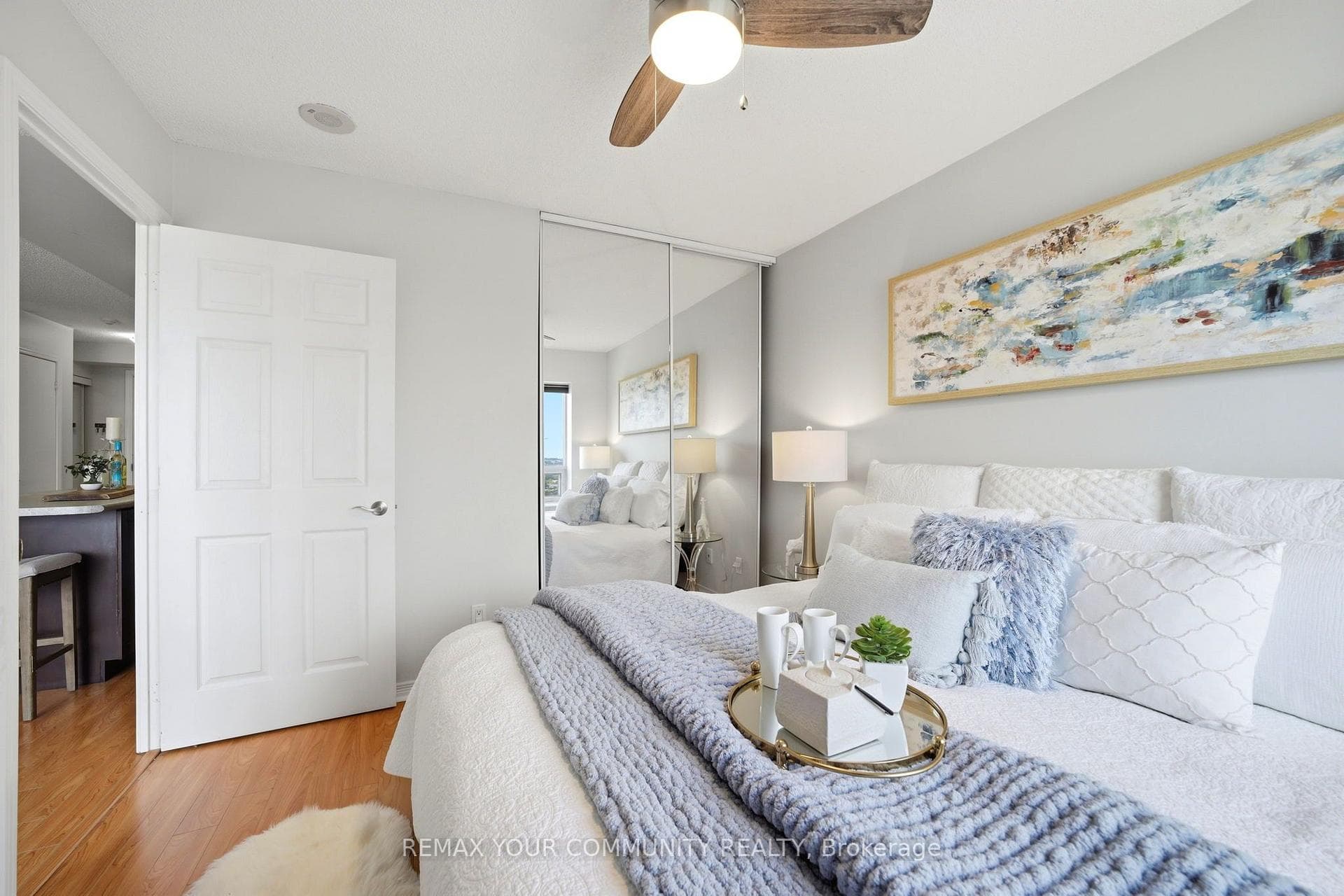 60 Heintzman Street Unit 2102 photo 6