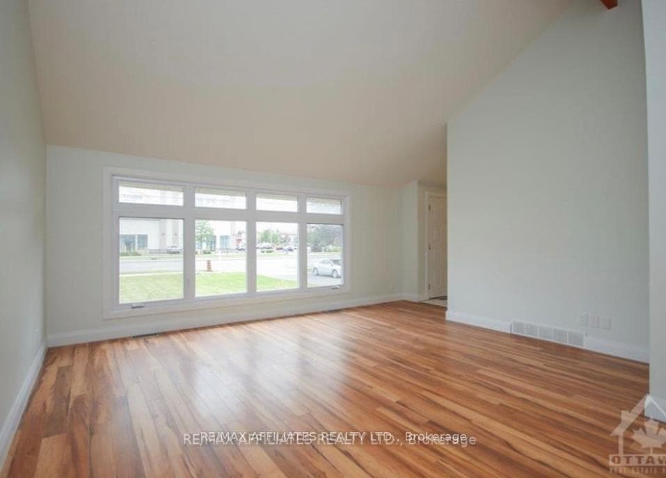 4343 INNES Road photo 7