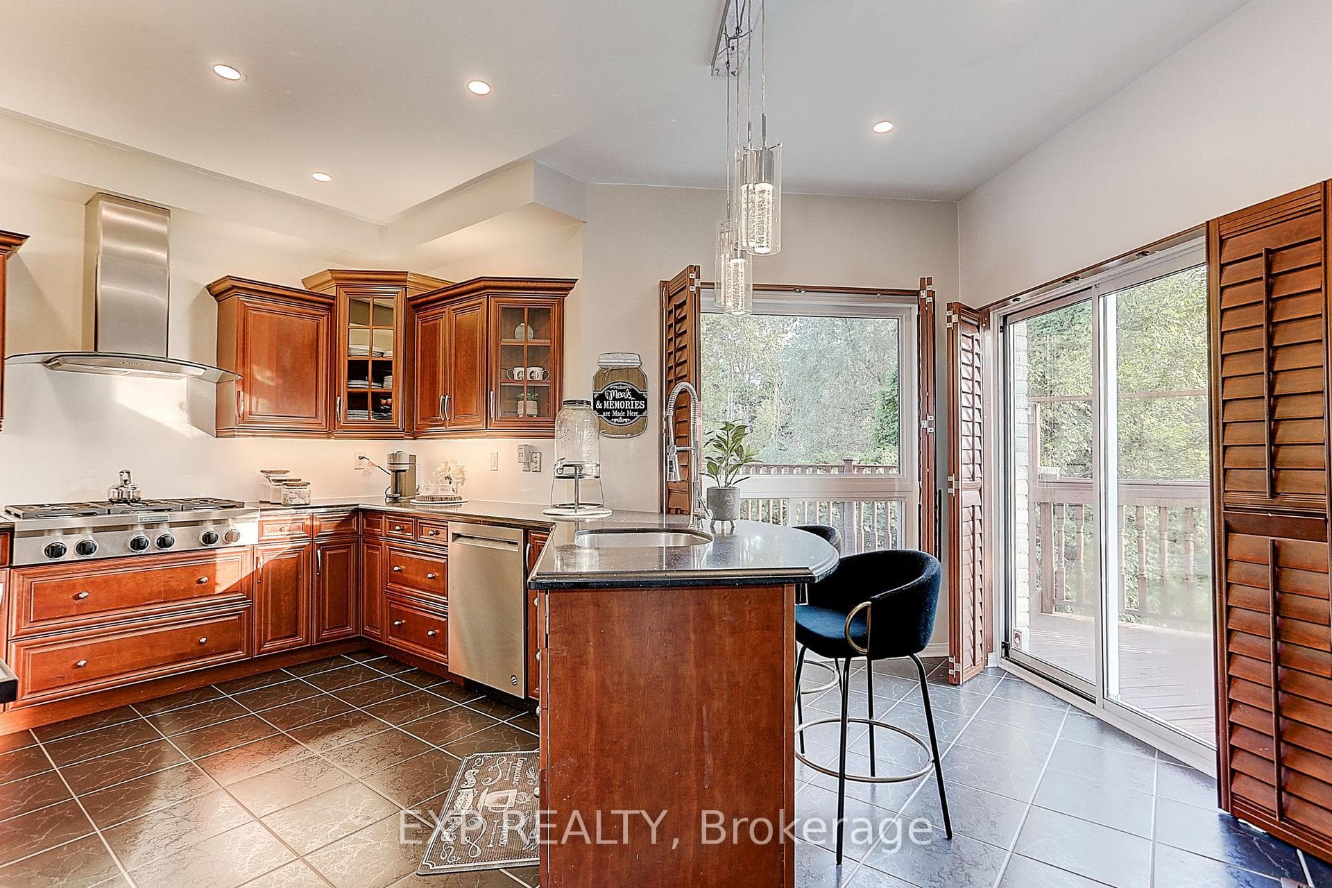 2044 Wilson Street photo 12