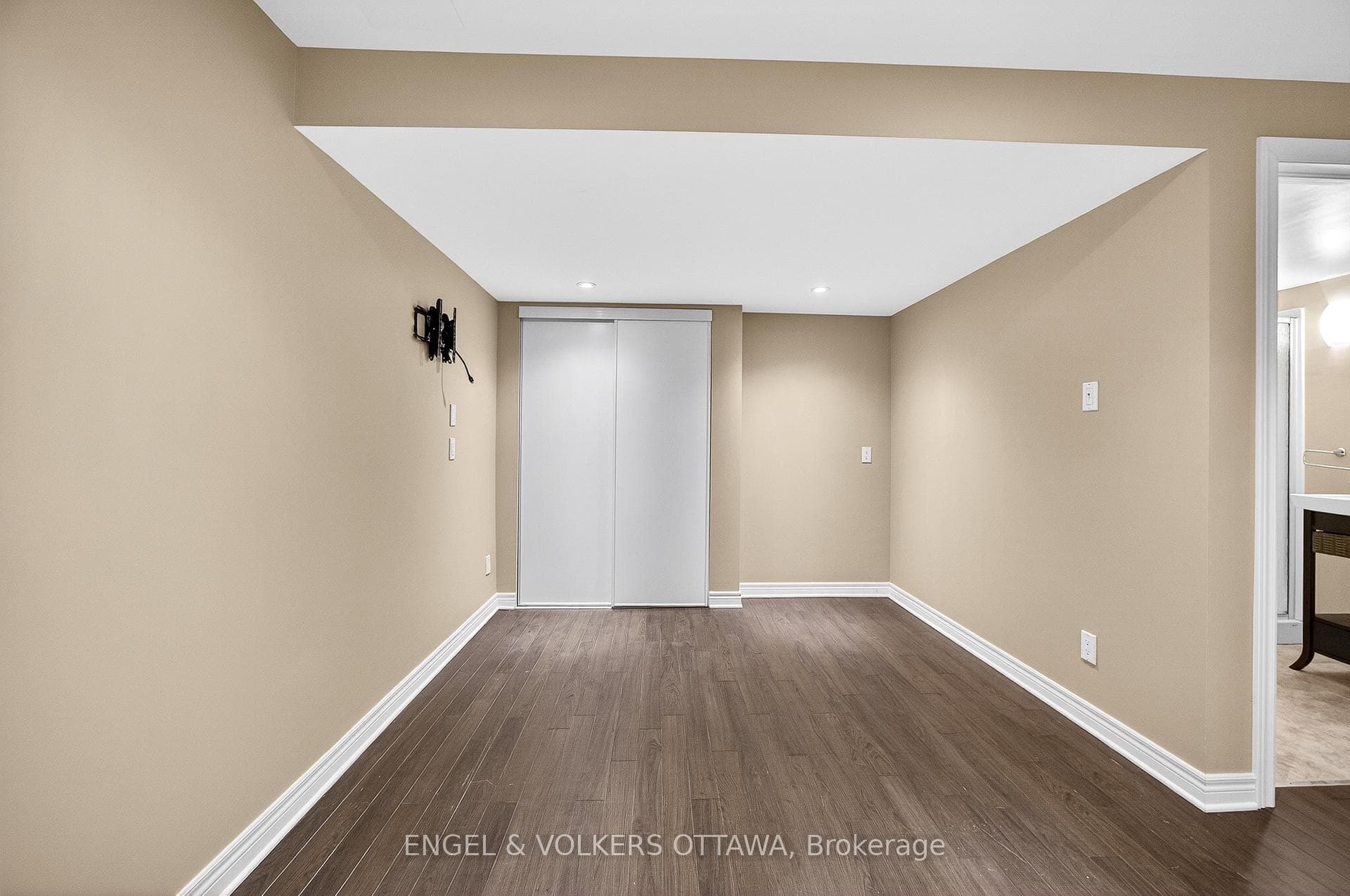180 Lanark Avenue photo 45