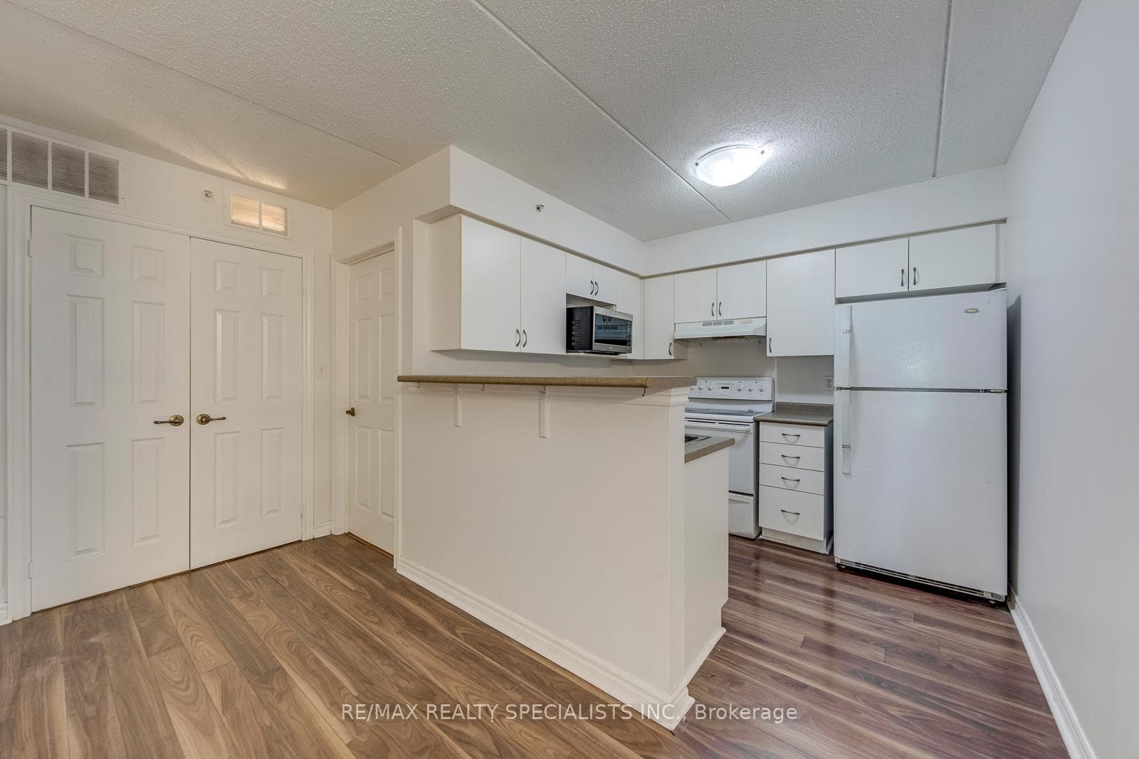 2035 Appleby Line Unit 308 photo 13