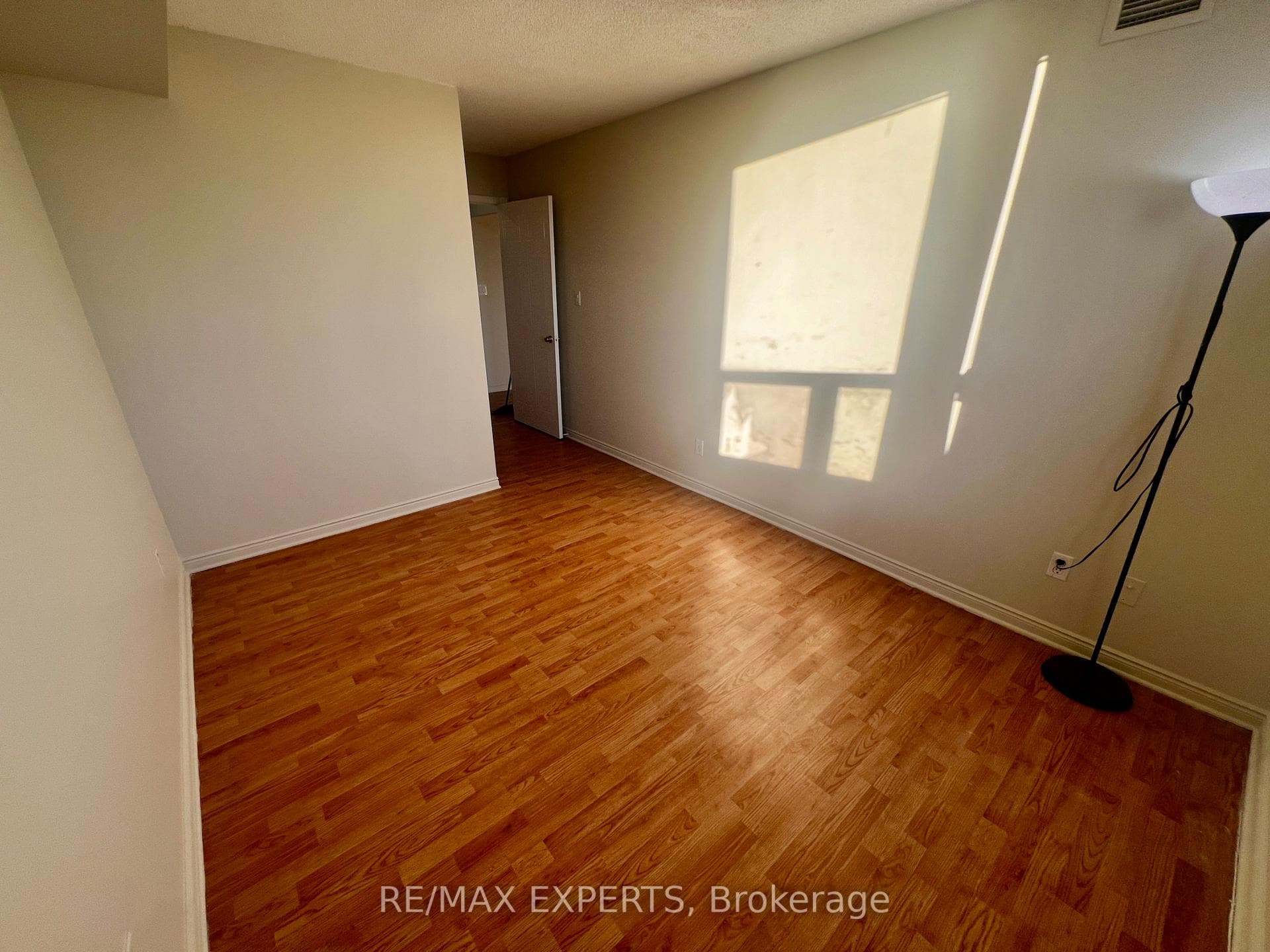 135 Hillcrest Avenue Unit 908 photo 12