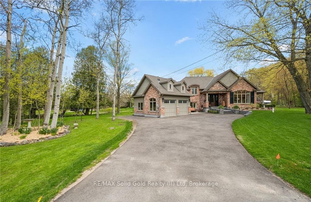 2073 Maplewood Road photo 2